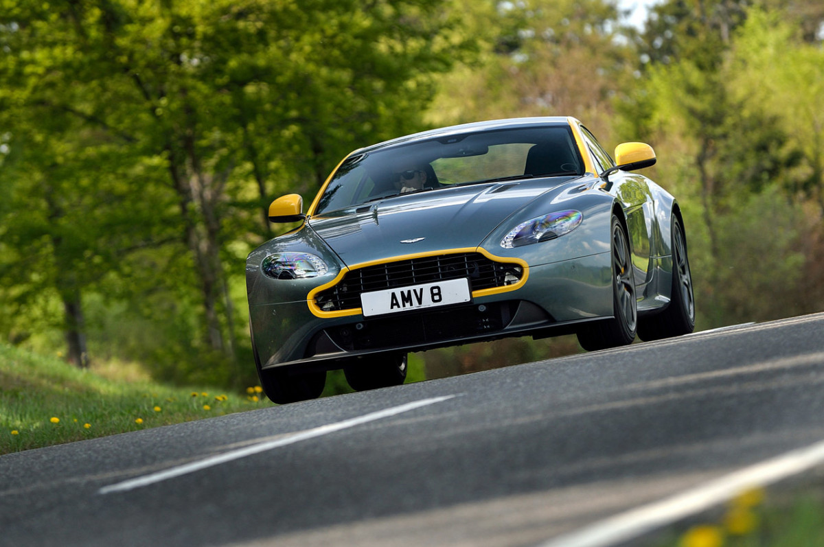 Aston Martin V8 Vantage GT фото 128777