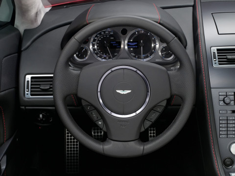 Aston Martin V8 Vantage Roadster фото