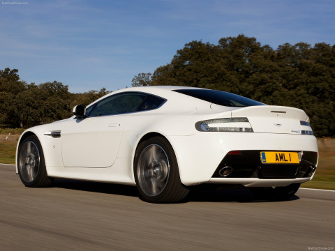 Aston Martin V8 Vantage S фото