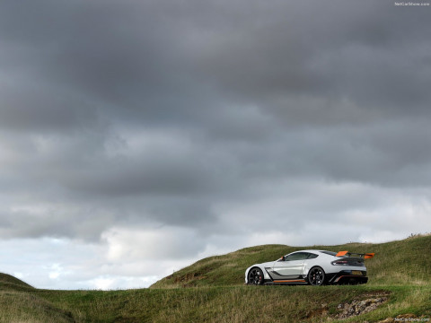 Aston Martin Vantage фото
