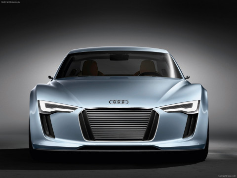 Audi e-tron фото