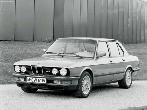 BMW M5 E28 фото