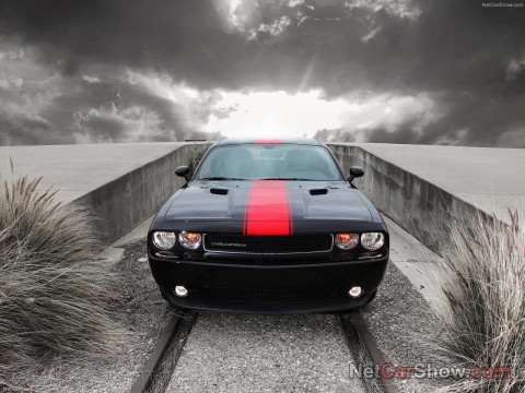 Dodge Challenger фото