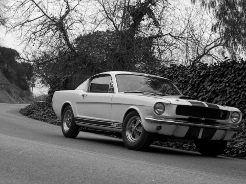 Ford Mustang Shelby GT350 фото