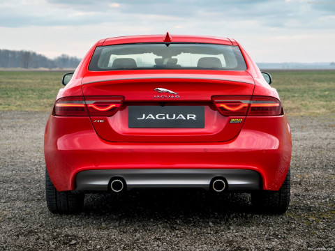 Jaguar XE S фото