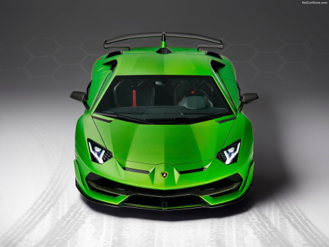 Lamborghini Aventador фото
