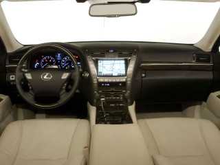 Lexus LS 600h L фото