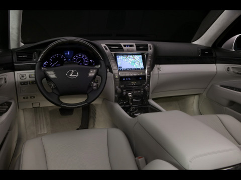 Lexus LS 600h L фото