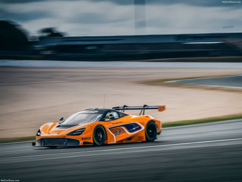 McLaren 720S GT3 фото