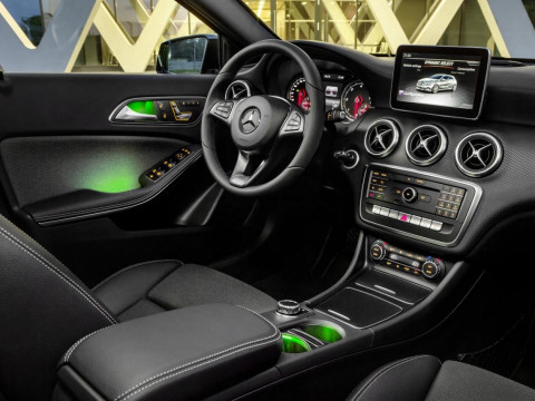 Mercedes-Benz A-Class фото