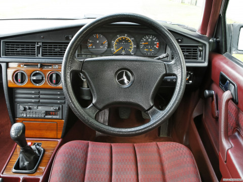Mercedes-Benz C-Class W201 фото
