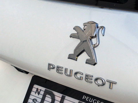 Peugeot 2008 фото