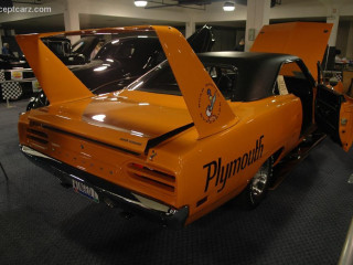Plymouth Road Runner Superbird фото