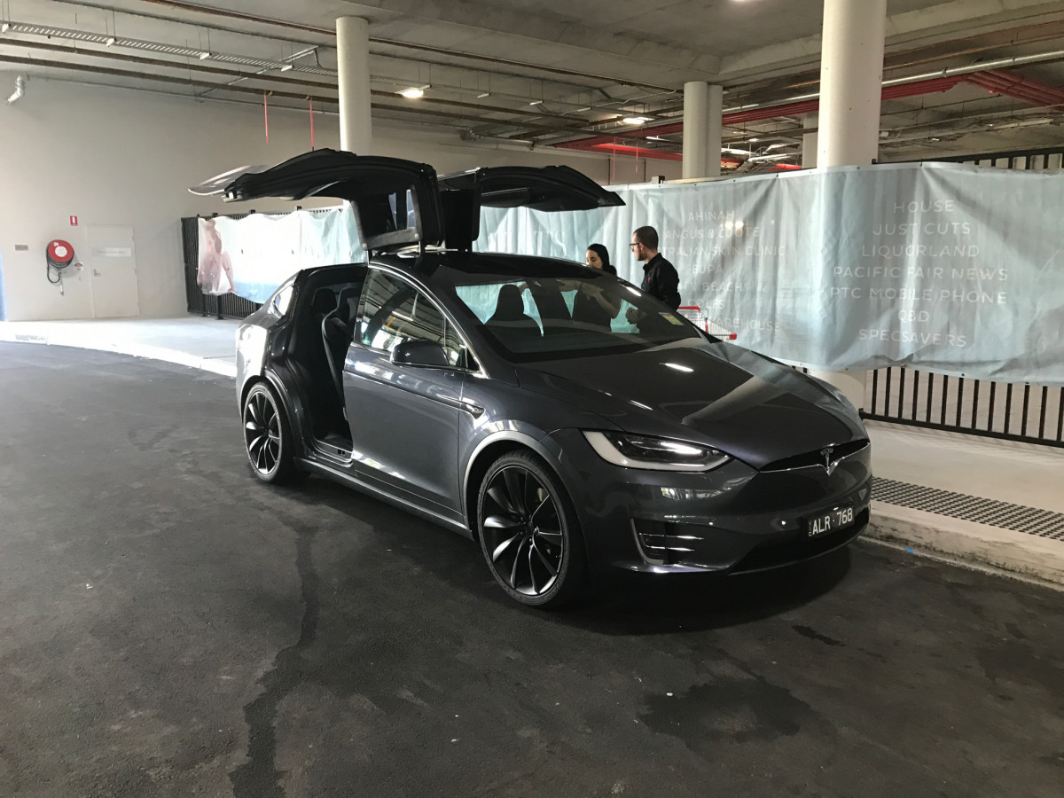 Tesla Model X фото 180244