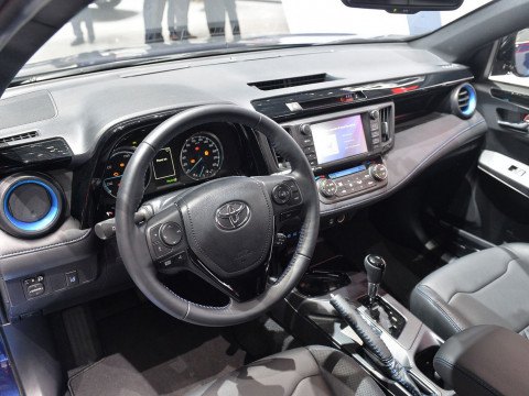 Toyota RAV4 Hybrid фото