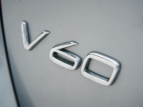 Volvo V60 Plug-in Hybrid фото