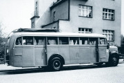 Автобусы на шасси "Шкода-706N" с 110-сильным мотором (существовала версия, работающая на природном газе) строили в 1940-1944 гг.