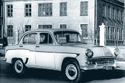 Прототип 1958 года «Москвич-407» с 45-сильным мотором объёмом 1.36 л. Машины с похожей, но несколько иной отделкой стали сходить с конвеёера в 1960-м.