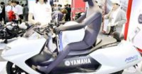Yamaha разместила подушку безопасности между ног