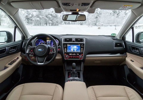 бесключевые доступ и запуск двигателя,  двухзонный климат-контроль и медиацентр Subaru Starlink с восьмидюймовым дисплеем