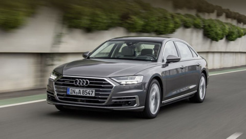 9 октября начался только приём заказов, а в шоу-румах дилеров Audi «живые» авто с «восьмёрками» под капотом появятся в декабре