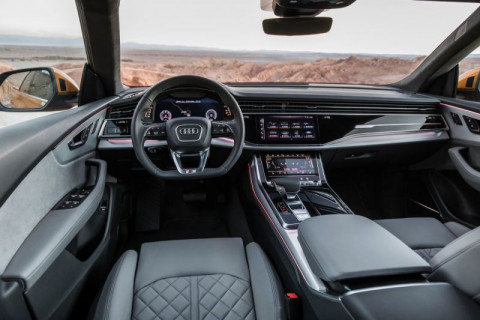 За Audi Q8 45 TDI quattro на дизеле придется отдать минимум 4 990 000 рублей