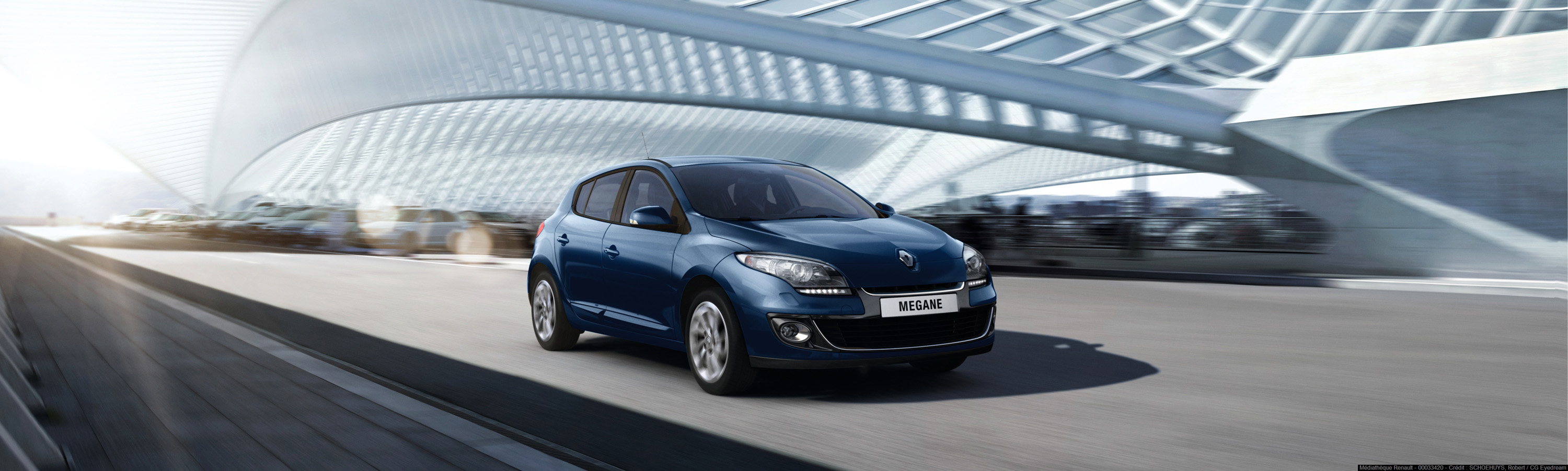 Тройная выгода на Renault Fluence и Megane Hatchback в Автоцентре «ОВОД»:  Скидка 50 000 рублей, кредит 2,9% на 2 года и комплект зимних шин в подарок