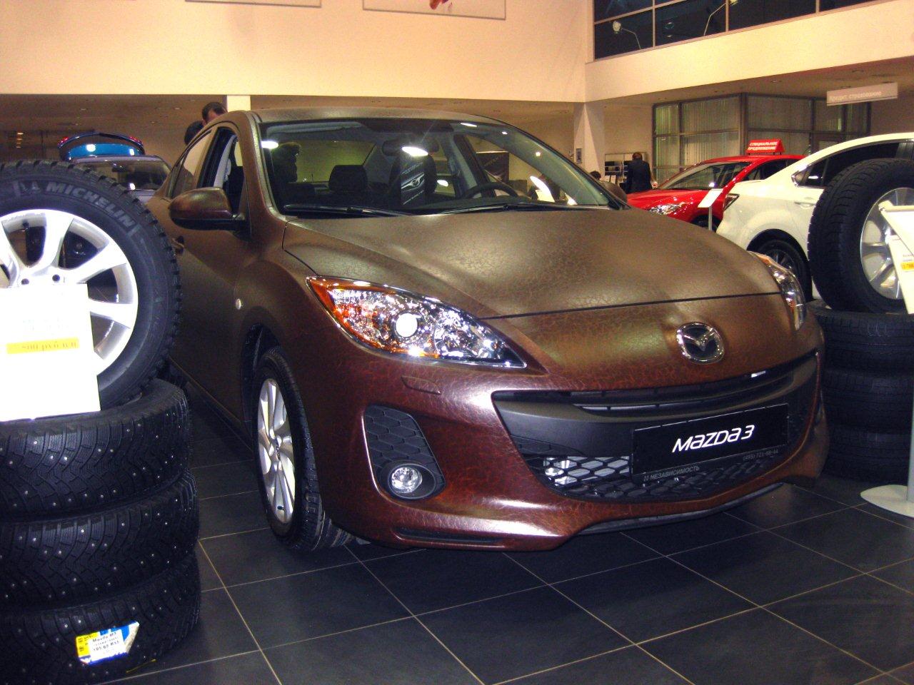 Символ наступающего года – «змеиная» Mazda 3 в «Независимость Mazda»