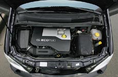 Двигатель Opel Zafira имеет объем 2,2 л, но отсутствие ручного режима АКП не позволяет полностью реализовать это преимущество