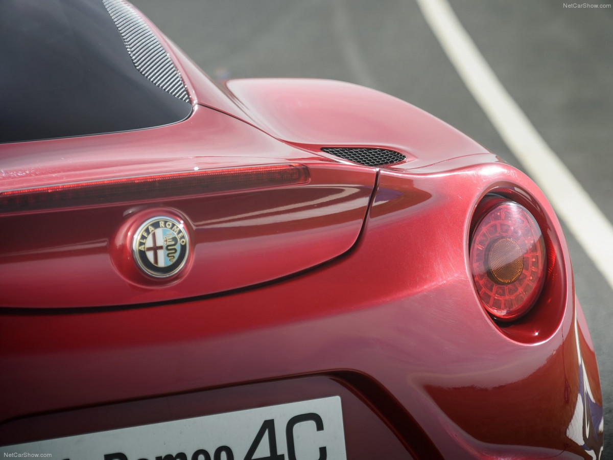 Alfa Romeo 4C фото 119890