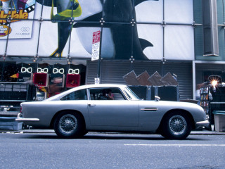 Aston Martin DB5 фото