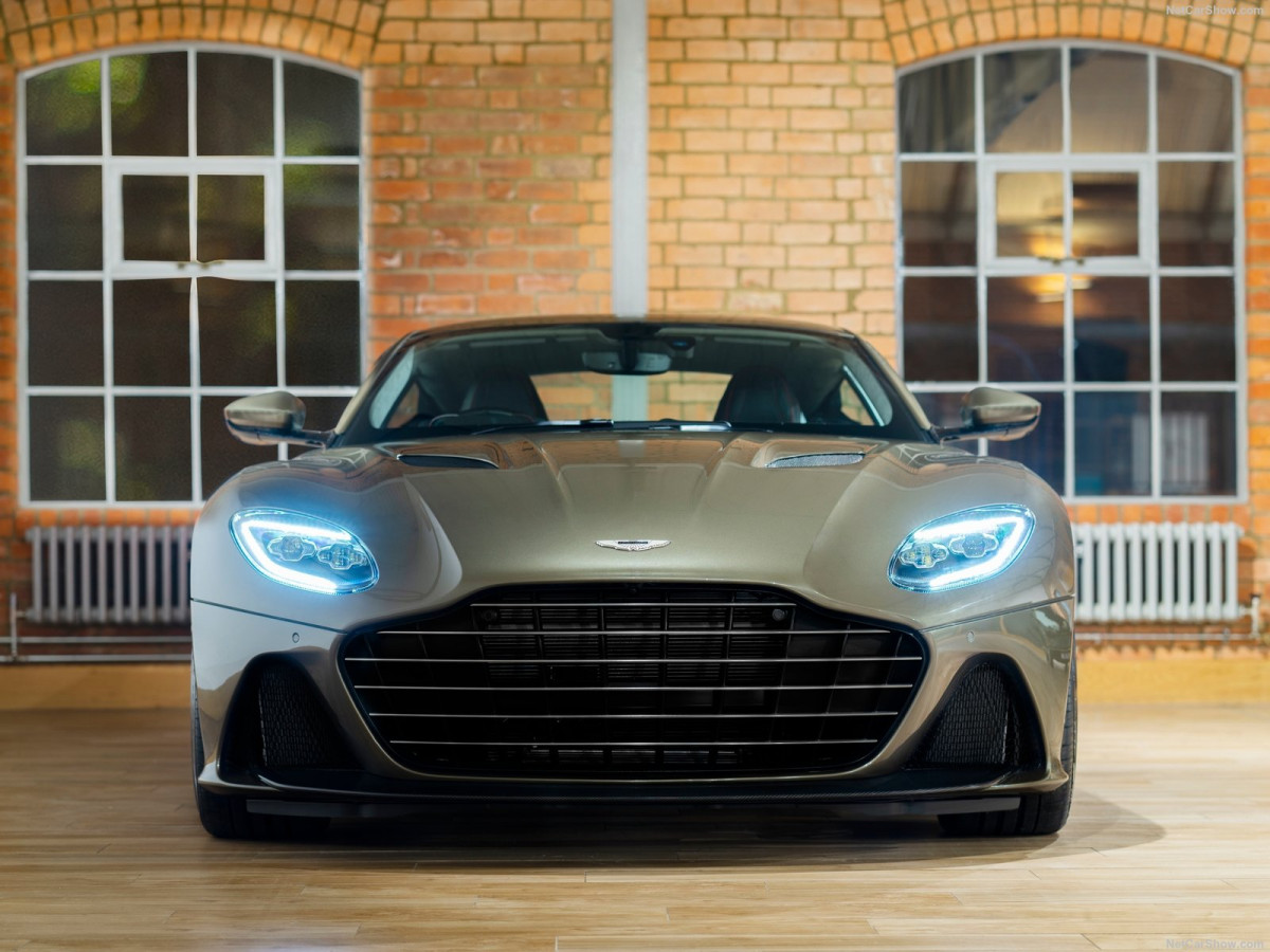 Aston Martin DBS фото 202207