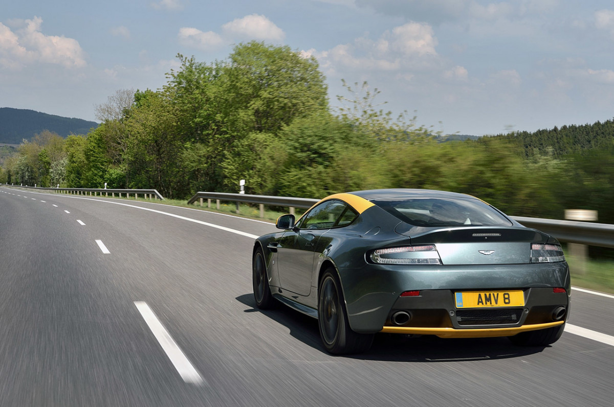 Aston Martin V8 Vantage GT фото 128771