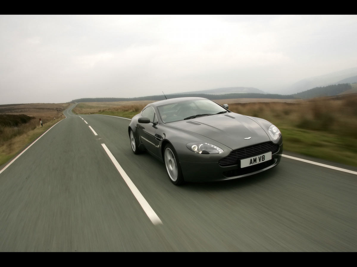 Aston Martin V8 Vantage фото 45348