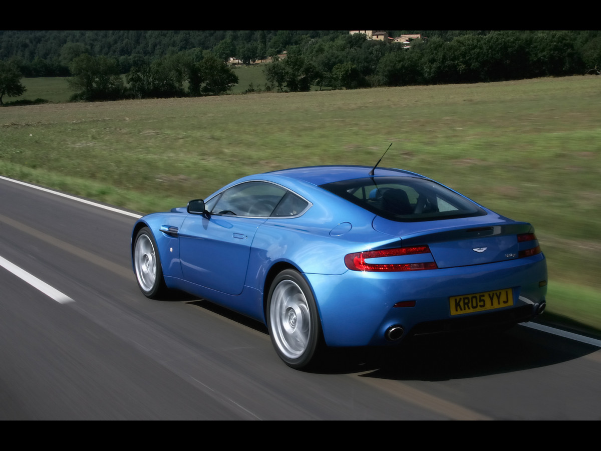 Aston Martin V8 Vantage фото 45352