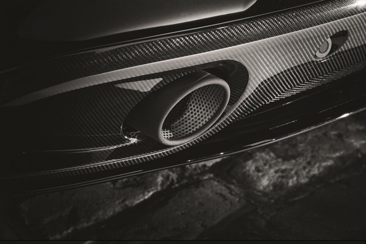 Aston Martin Vanquish Carbon Edition фото 134197