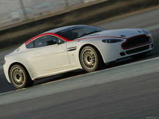 Aston Martin Vantage GT4 фото