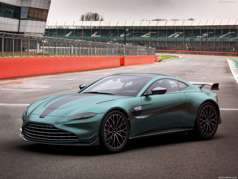 Aston Martin Vantage фото