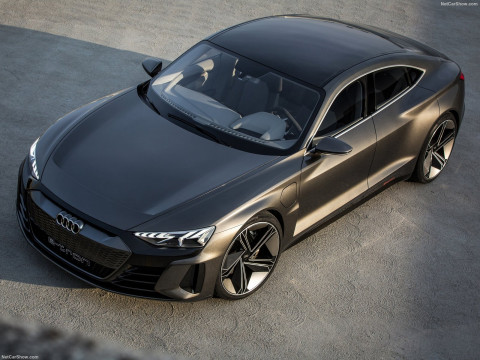 Audi e-tron GT фото