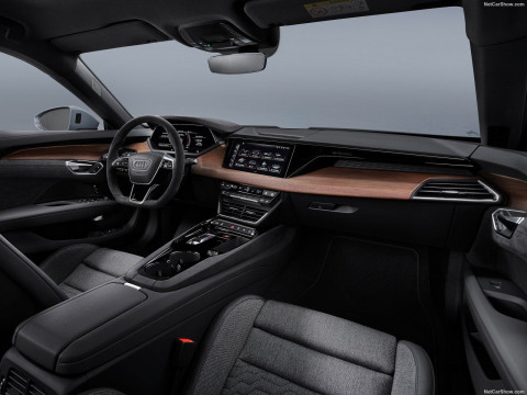 Audi e-tron GT фото