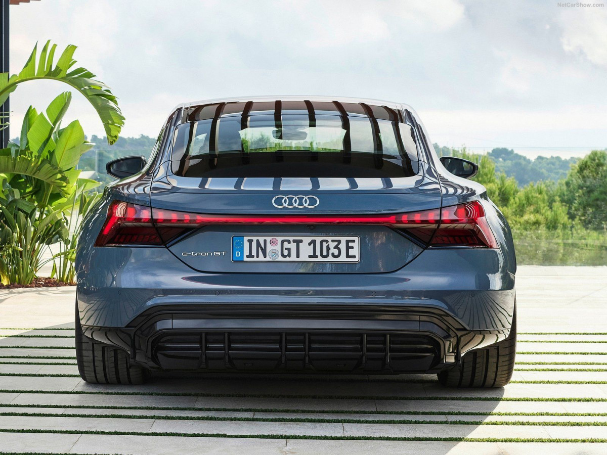 Audi e-tron GT фото 206015