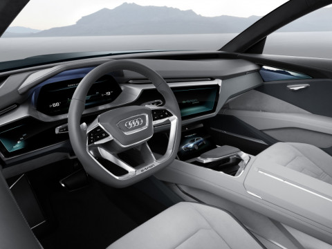 Audi e-tron фото