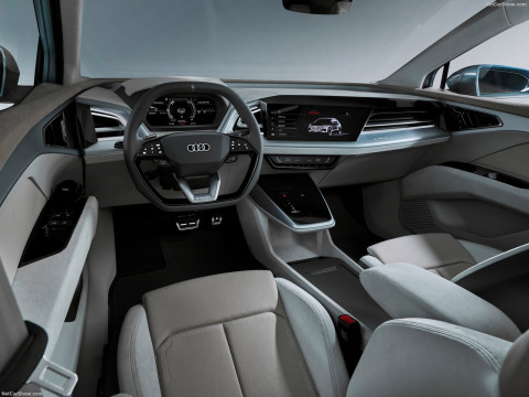 Audi Q4 фото