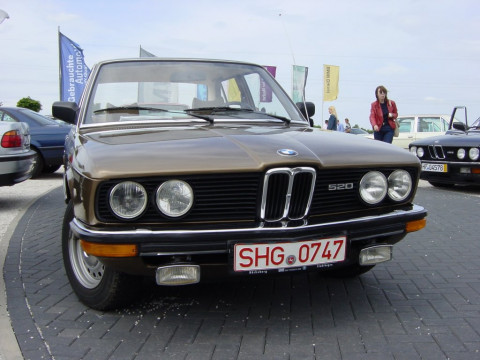 BMW 5-series E12 фото