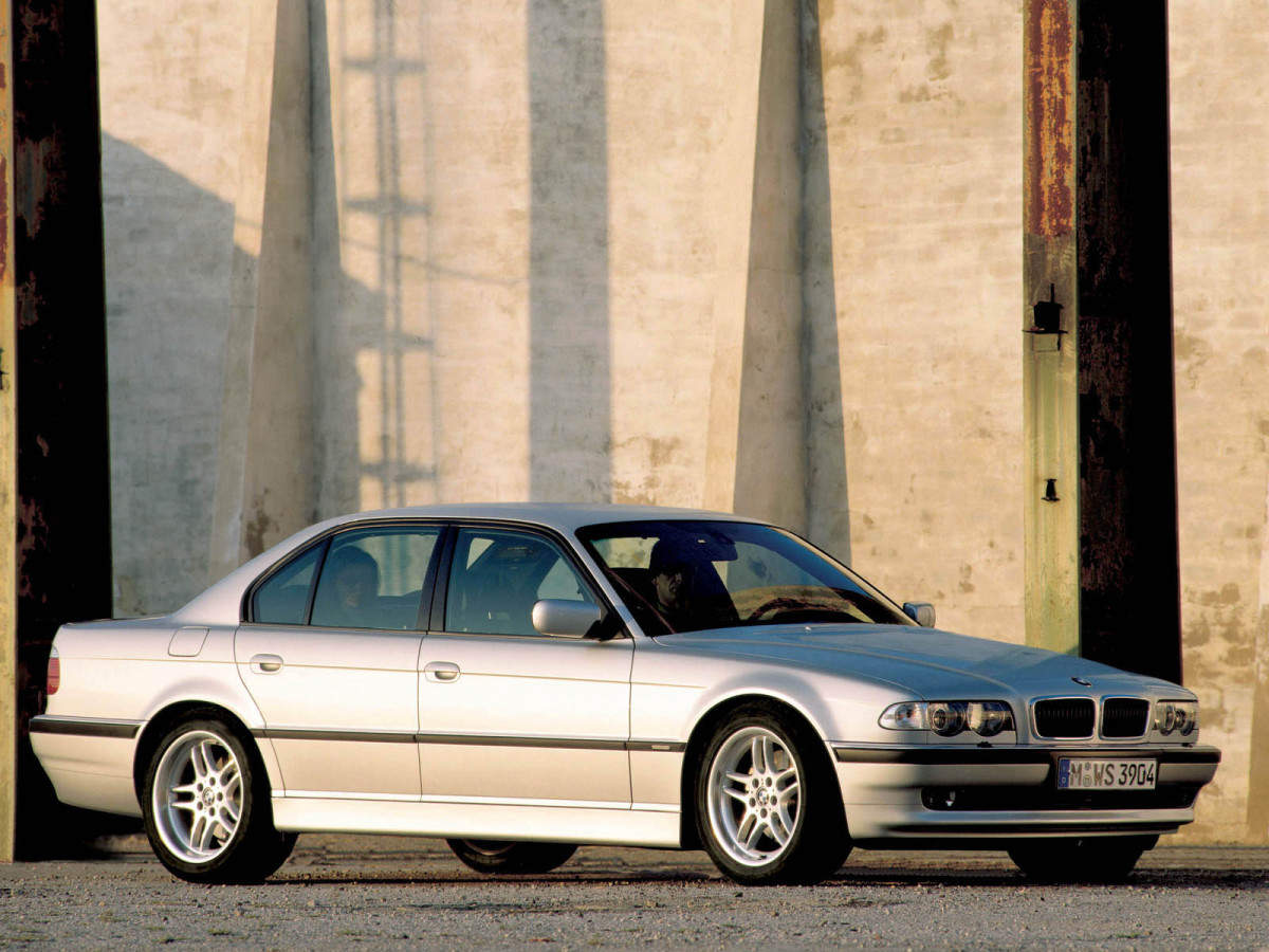 BMW 7-series E38 фото 10126