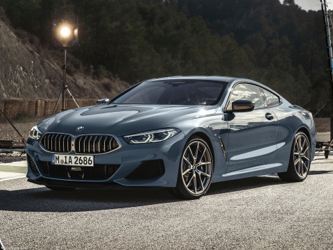 BMW 8-series G15 фото