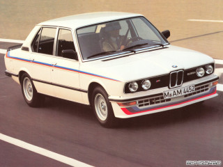 BMW M5 E12 фото