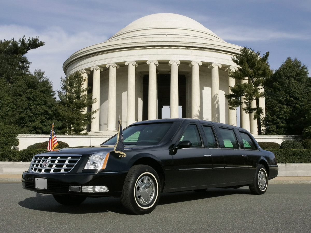 Cadillac DTS Presidential Limousine фото 19144