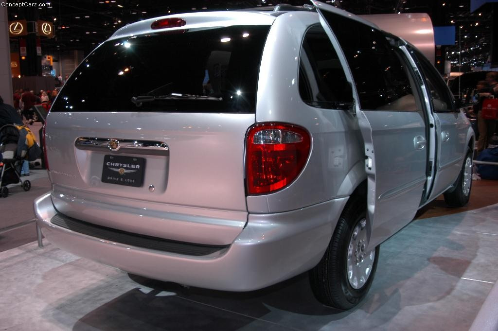 Chrysler Town and Country фото 20663