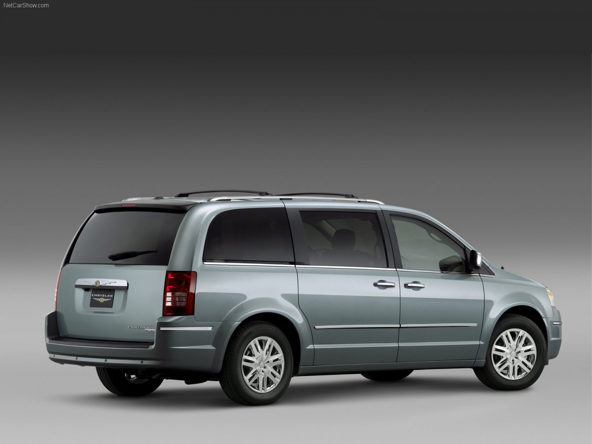 Chrysler Town and Country фото 40575